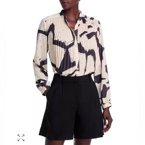 Bella Dahl Pleated Bodice Shirt Ivory Mosaic Print
Abstract Black and Cream Top